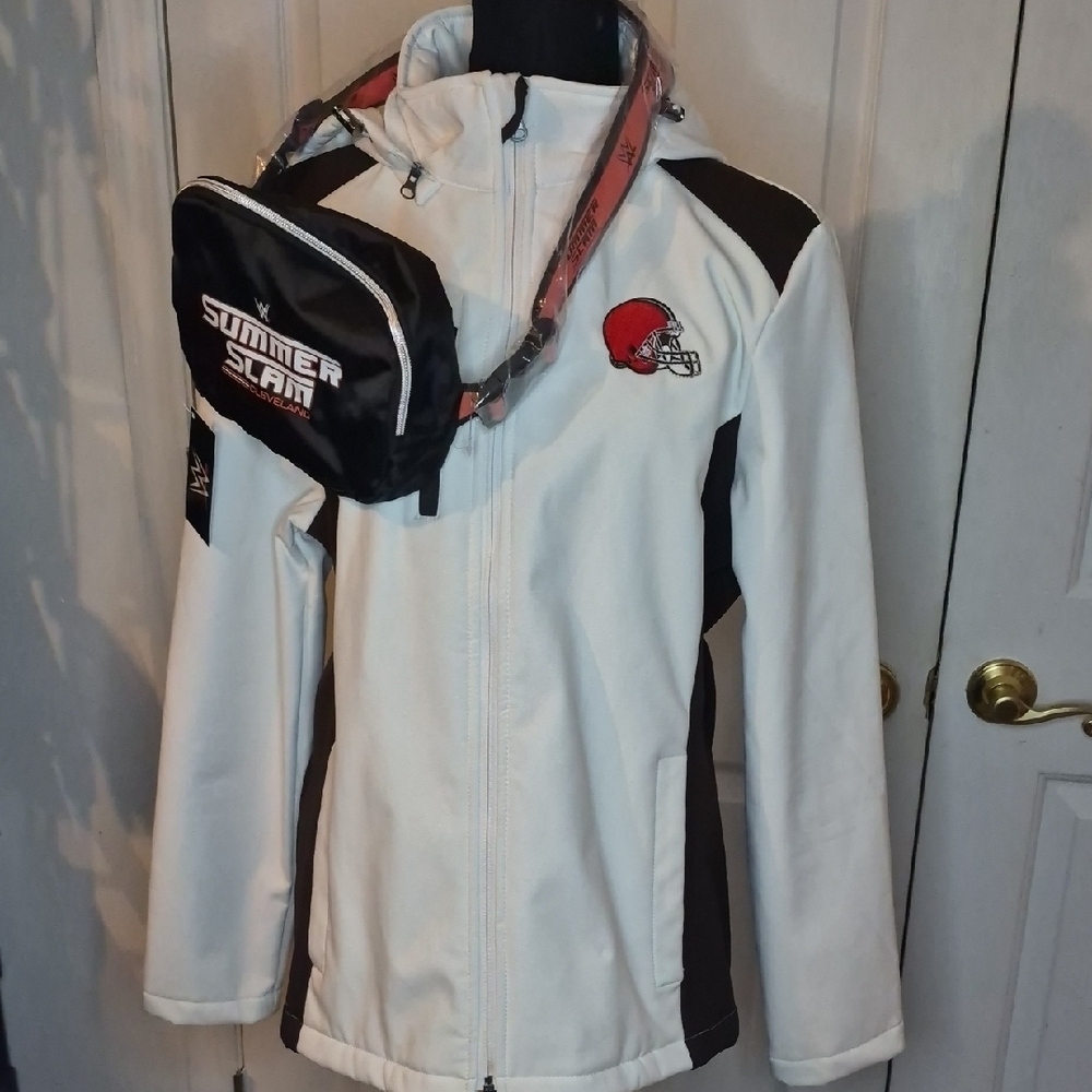 J5- Women's NFL Cleveland Browns Jacket sz L